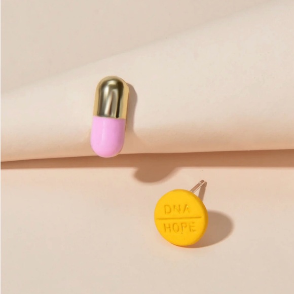 “You’re a Pill” DNA Hope Tablet Capsule Doctor Medicine Pharmacy Mismatched Stud - Picture 7 of 12